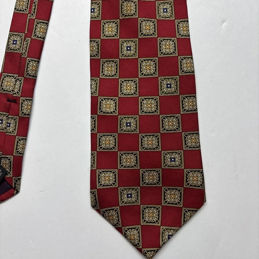 CLAYBROOKE‎ Men's  100% Silk Tie Burgandy and Gold 3.75